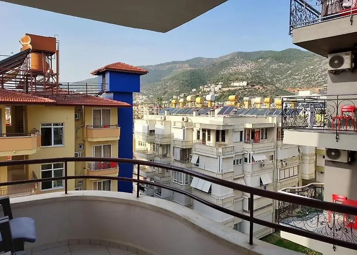 Larsens Suit Hotel Аланія