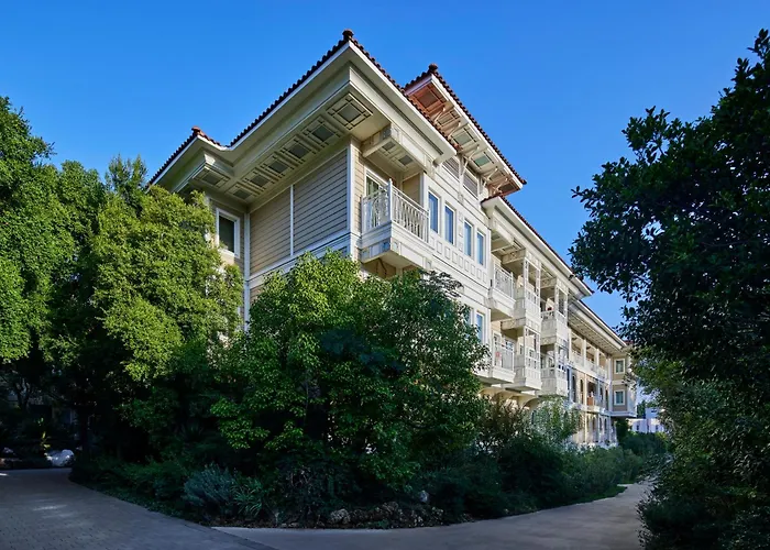 Side hotels near Side Harbor