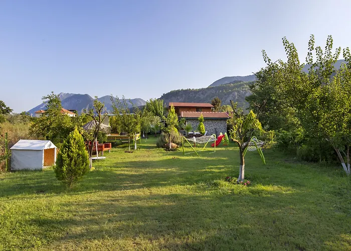 Flora Pansiyon Çıralı