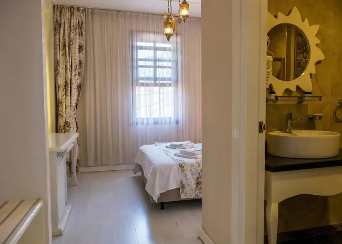 Kaleici Ozkavak Hotel Antalya