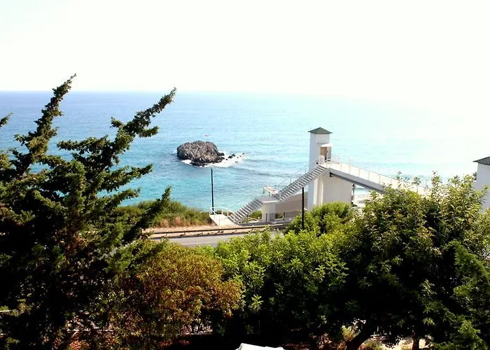 Sea Star Hotel Elikesik