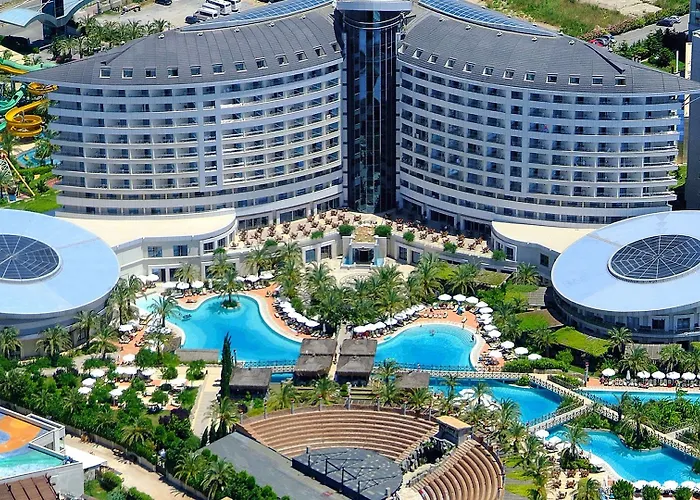Hotel con piscina a Antalia